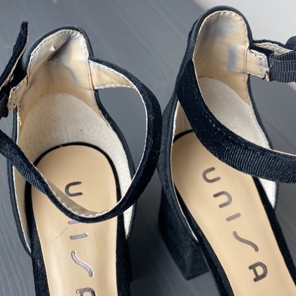 Unisa Round Toe Ankle Strap Velvet Black
Block Heel - Picture 2 of 7